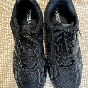 Used New Balance slip resistant sneakers w/outsole traction by Shoes For Crews